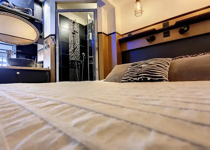 Naturist Cap In Loft Apartment