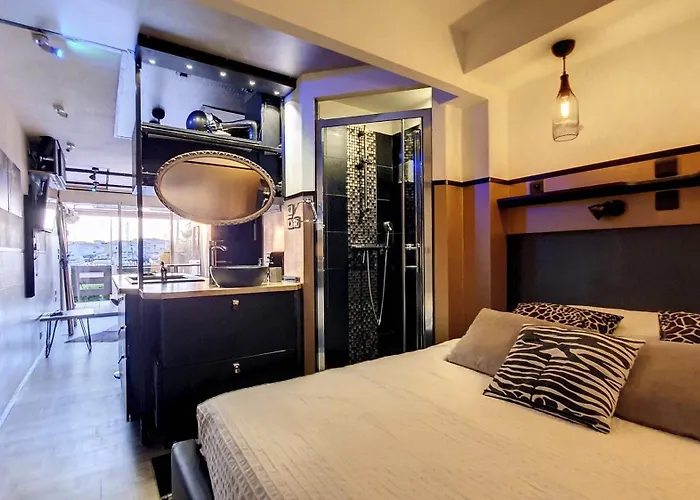 Naturist Cap In Loft Apartment